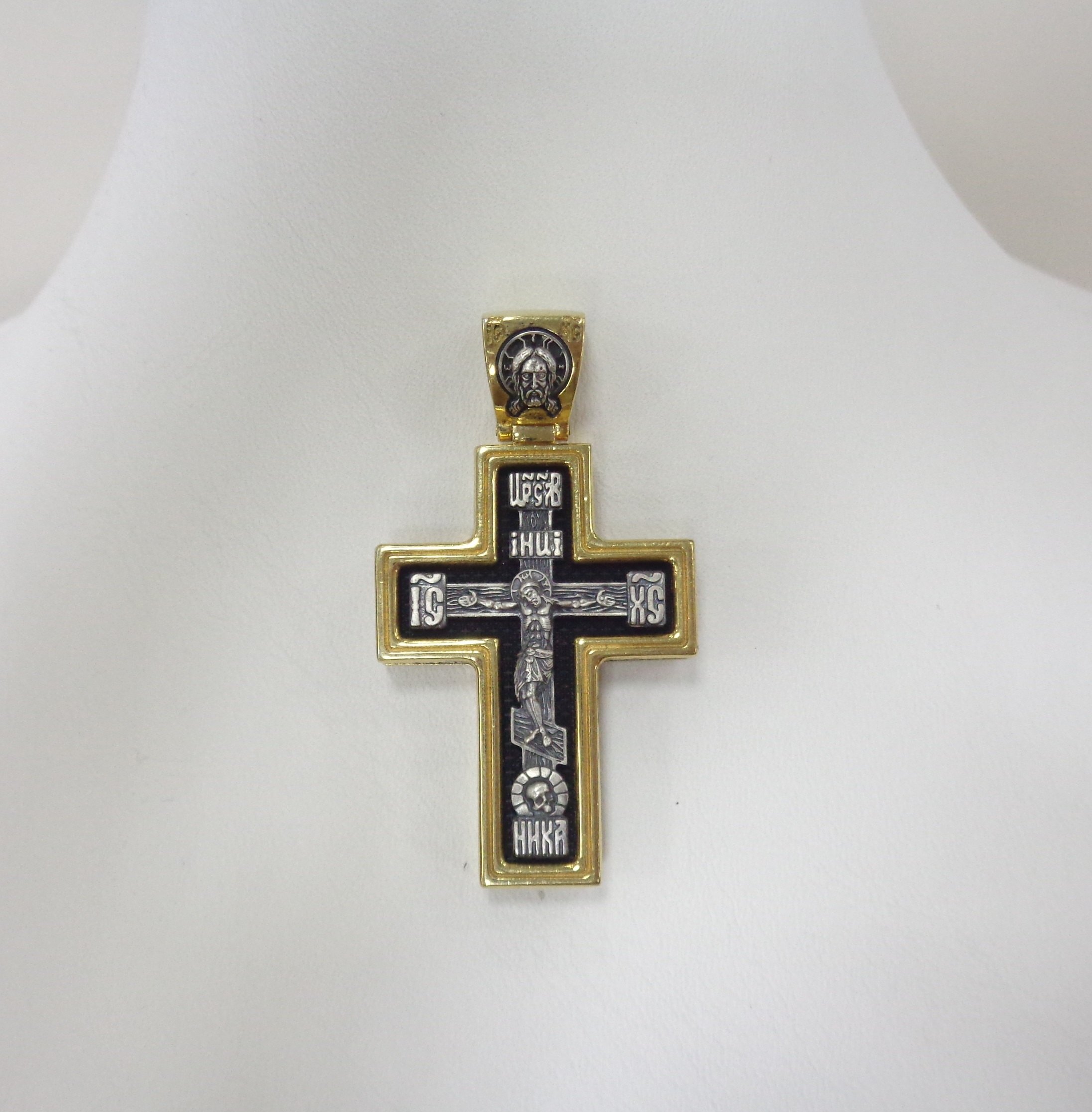 Серебряная подвеска-крест с полимером